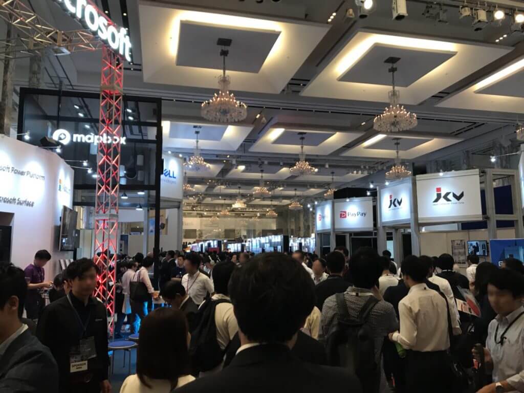 SoftBank World 2019展示会場の様子｜人工知能を搭載した製品・サービスの比較一覧・導入活用事例・資料請求が無料でできるAIポータルメディア