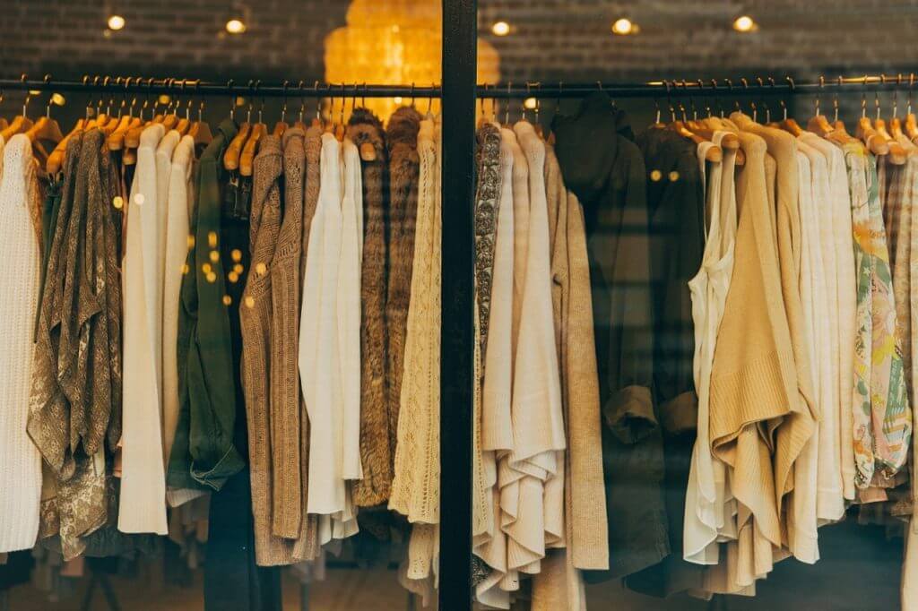 販売機会ロスとコスト削減を両立する、アパレル業界でのAIによる需要予測と在庫管理システム｜人工知能を搭載した製品・サービスの比較一覧・導入活用事例・資料請求が無料でできるAIポータルメディア