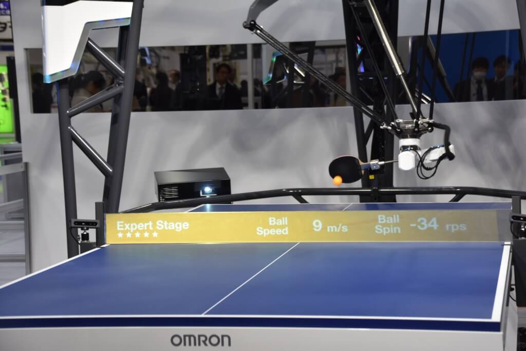 人気ゲームに搭載のAI、卓球ロボットで現実空間への挑戦【AIニュース】